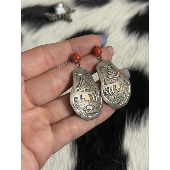Native American Sterling Silver Red Coral Pottery Story Teller Post Earrings - Picture 6 of 9